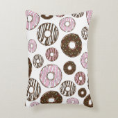 ドーナツ、ピンクドーナツ、ブラウンドーナツのパターン アクセントクッション (正面(垂直))