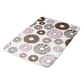 ドーナツ、ピンクドーナツ、ブラウンドーナツのパターン バスマット (アングル)