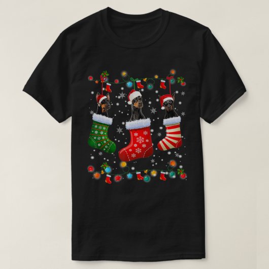 ドーバーマンクリスマスソックスおもしろいクリスマスパジャマドッグ値リスト Tシャツ (デザイン正面)