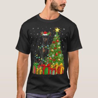 ドーバーマンドッグ照明クリスマスツリーサンタハットドーバーマン Tシャツ