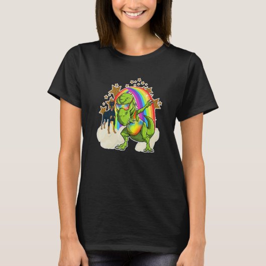 ドーベルマンがダンシーの横で虹の雲に乗る Tシャツ (正面)