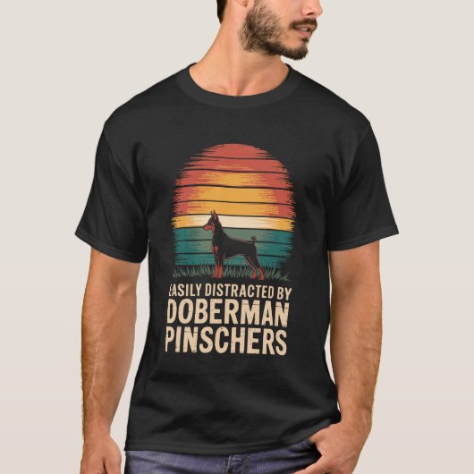 ドーベルマンピンシャーに気を取られがち Tシャツ (正面)