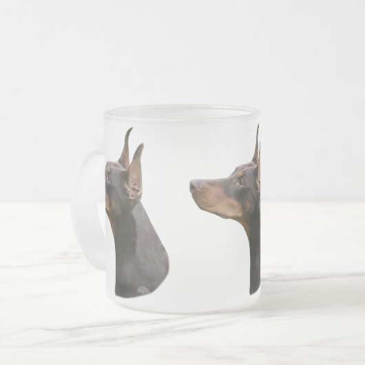 ドーベルマン犬のピンシャーの赤いですか茶色のヘッドマグ フロストグラスマグカップ (正面左)