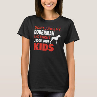 ドーベルマン ドッグ ピンシャー ペットアートを判断しないで Tシャツ