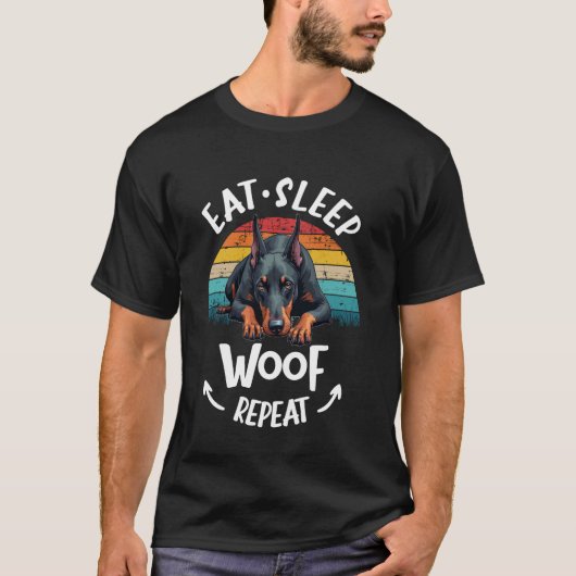 ドーベルマン ピンシャー ドビー 犬 食べる 睡眠 繰り返す Tシャツ (正面)