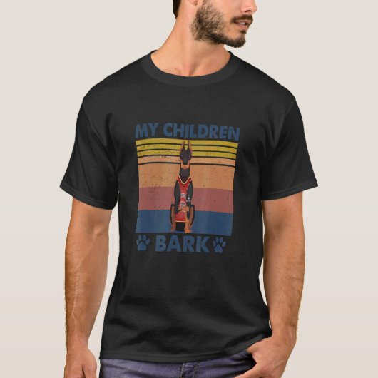 ドーベルマン・ママ 私の子供たちは吠える 母の日 Tシャツ (正面)