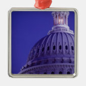 ドームのライトとの薄暗がりの米国の国会議事堂 メタルオーナメント (正面)
