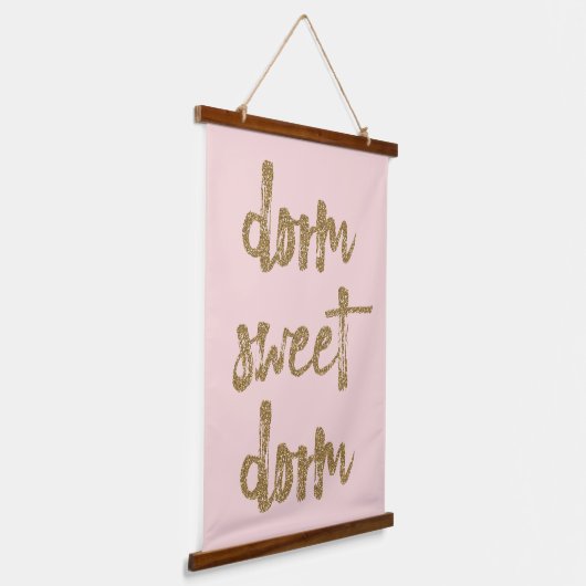 ドームスウィートドルムルームデコール赤面ピンクと金ゴールド 吊り下げ型タペストリー (傾斜あり)