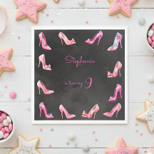 ドールピンクのハイヒールシューズの女の子の誕生日パーティー