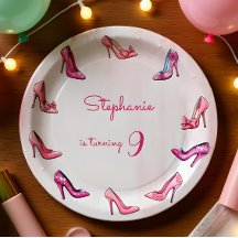 ドールピンクのハイヒールシューズの女の子の誕生日パーティー