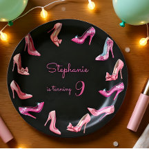 ドールピンクのハイヒールシューズの女の子の誕生日パーティー