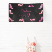 ドールピンクのハイヒールシューズの女の子の誕生日パーティー 横断幕 (インサイチュ)