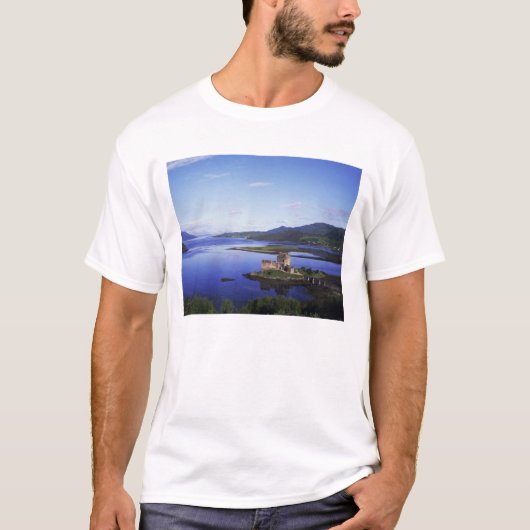 ドーン、ハイランド地方のアイリーン・ドナン城 Tシャツ (正面)