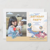 ド派手な恐竜パーティー楽しいカラフルかわいい恐竜デー 招待状 (正面)