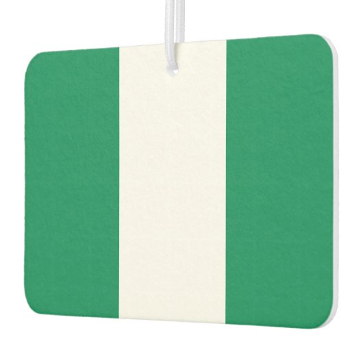 ナイジェリア国旗を掲げた車の新入生 カーエアーフレッシュナー (左)