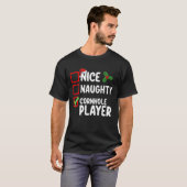 ナイス・ノーティー・コーンホール・プレーヤーのクリスマス・リスト Tシャツ (正面フル)