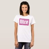 ナイス ピンクボックス タイポグラフィー Tシャツ (正面フル)