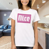 ナイス ピンクボックス タイポグラフィー Tシャツ