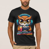 ナイトオウルゲーマーマスコット楽しいゲームイラスト Tシャツ (正面)