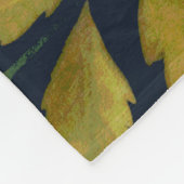 ナイトガーデンの中の赤い蛾 フリースブランケット (角)