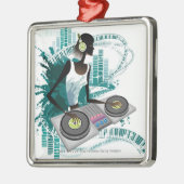 ナイトクラブでターンテーブルを使用している若い女性Dj メタルオーナメント (左)