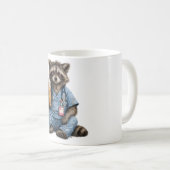 ナイトシフトのアライグマ看護師、面白いRNアイスコーヒー、 コーヒーマグカップ (正面右)
