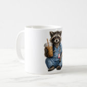 ナイトシフトのアライグマ看護師、面白いRNアイスコーヒー、 コーヒーマグカップ (正面左)