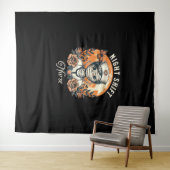 ナイトシフトナースミームハロウィンヘルスケアフローラ タペストリー (インサイチュ(横))