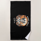 ナイトシフトナースミームハロウィンヘルスケアフローラ ビーチタオル (正面)