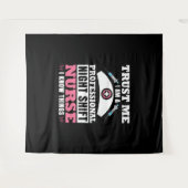 ナイトシフトナース私は知っている タペストリー (正面(横))