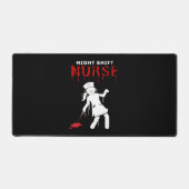 ナイトシフトナース面白いハロウィンクラシックのTシャツ デスクマット (正面)
