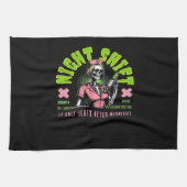 ナイトシフトナース – 全国ナース週間ギフトアイディア キッチンタオル (横)