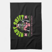 ナイトシフトナース – 全国ナース週間ギフトアイディア キッチンタオル (縦)