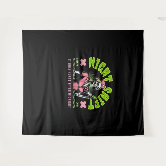 ナイトシフトナース – 全国ナース週間ギフトアイディア タペストリー (正面(横))