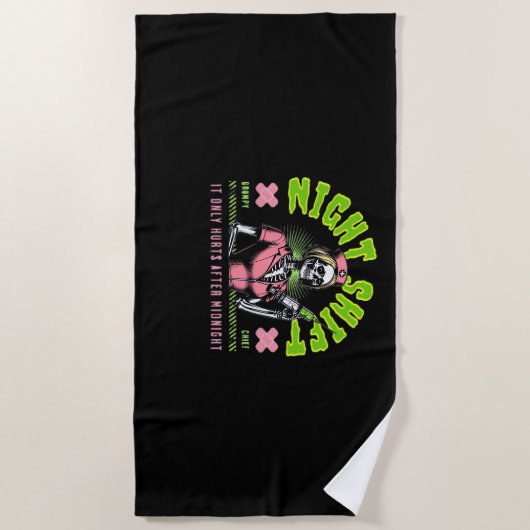 ナイトシフトナース – 全国ナース週間ギフトアイディア ビーチタオル (正面)