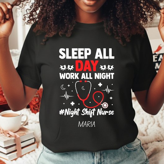 ナイトシフト看護師は昼間寝て夜勤 Tシャツ