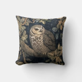 ナイトフォレストでバーレッドフクロウWilliam Morrisスタイル クッション (正面)