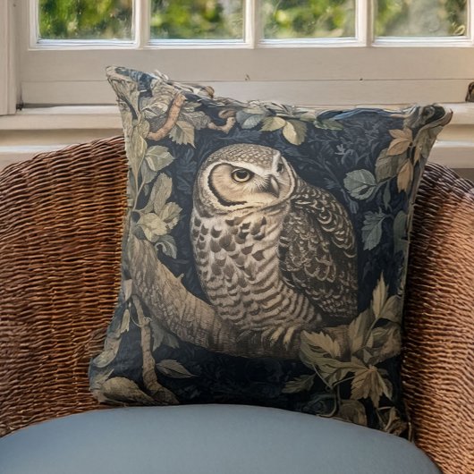 ナイトフォレストでバーレッドフクロウWilliam Morrisスタイル クッション