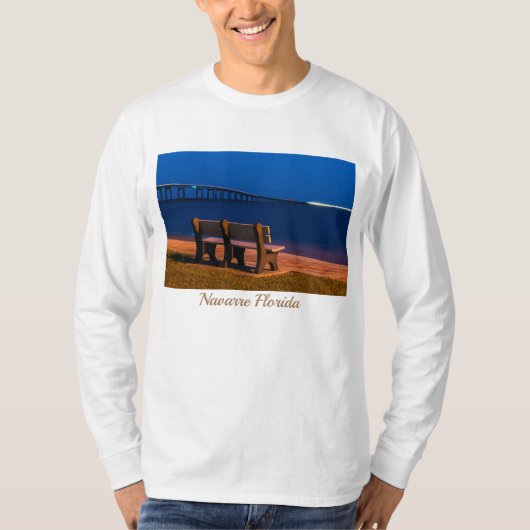 ナイトベンチ招待状に座る長袖シャツ Tシャツ (正面)