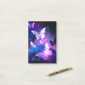 ナイト蝶の背景 ポストイット (デスク上)