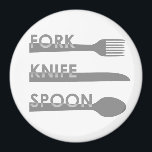ナイフのフォーク用スプーン マグネット<br><div class="desc">フォーク・ナイフスプーンデザインは、キッチンで多くの時間を過ごしたり、食器や銀器をテーブルに置くのが好きな人に最適だ。自分を調理師や料理人だと思うかどうか、食べ物やキッチンへの愛情がこのデザインで表れる。フォーク、ナイフ、スプーンコンテンポラリーは見た目が軽く灰色である。3つの道具の各々にその道具の名前がラベル付けされる。食べ物、、料理の愛食べ物を示しコンテンポラリーて、見た目はフォークモダンナイフスプーングラフィック。ElectricPopSpot.comにアクセスして、私たちの食べ物と料理のデザインを見る！そしてあなたはのチェックアウト中にエレクトリック素晴らしスポットが作り出すポップ・アートのすべてのアートのポップ・アートのデザイン!高品質な製品の膨大な品揃えに何百ものグラフィックスを搭載。交通デザインポップ・アートの、都市と国、現在のイベント、写真とビデオ、人間の解剖学、兵器と戦争、LGBTQデザイン、ロシアとソ連、世界のリーダー、テクノロジー、米国の大統領と愛国者、タイポグラフィ、野生生物と自然、音楽、ファッションとスタイルなど後を追、アートのデザインとグラフィックの秋。ElectricPopSpot.com文化➢をアポップ・アートのートに変ポップ・アートの更！</div>