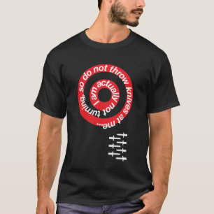 ナイフの投げること Tシャツ
