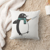 ナイフのTシャツを着たペンギン クッション (ブランケット)