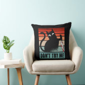 ナイフを持つムーディキャット招待状ポスト クッション (椅子)