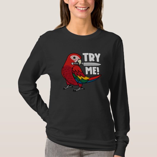ナイフを持つ私を試して スカーレット・マコウ Tシャツ (正面)