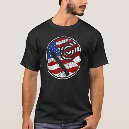 ナイフ投げアメリカ国旗のヴィンテージナイフ Tシャツ (正面)