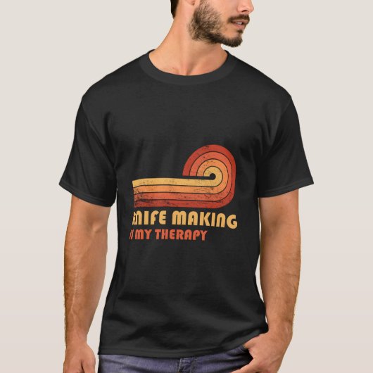 ナイフ製作は私の療法です Tシャツ (正面)