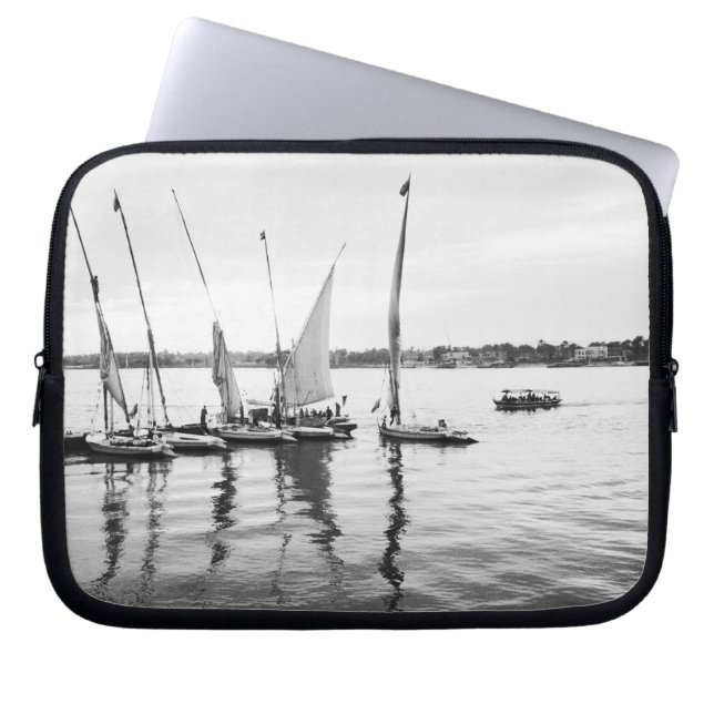 ナイルのルクソールエジプト、フェルッカス ラップトップスリーブ (正面)