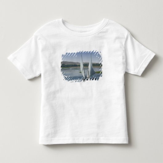ナイル川と交通手段として使われる帆船 トドラーTシャツ (正面)
