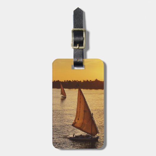 ナイル川に観光客を伴う3頭の鷹 ラゲッジタグ (正面縦)